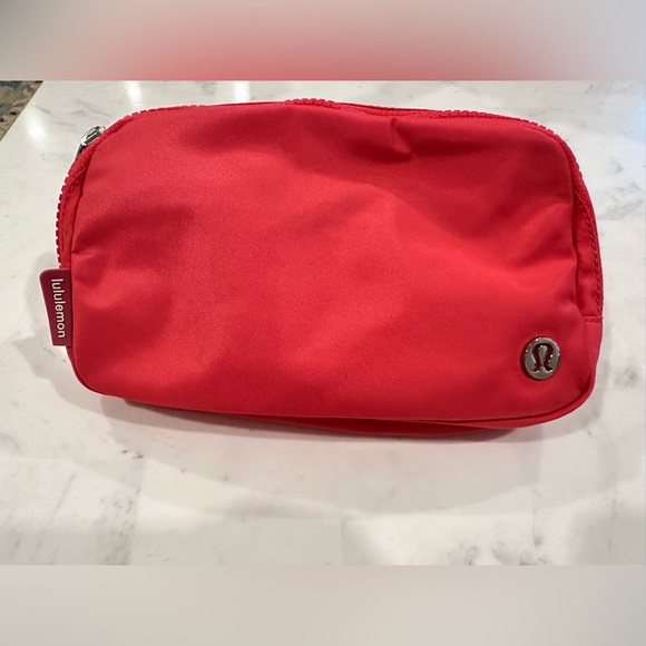 Lululemon Everywhere Belt Bag 1L Glaze Pink NWT - Picture 5 of 10